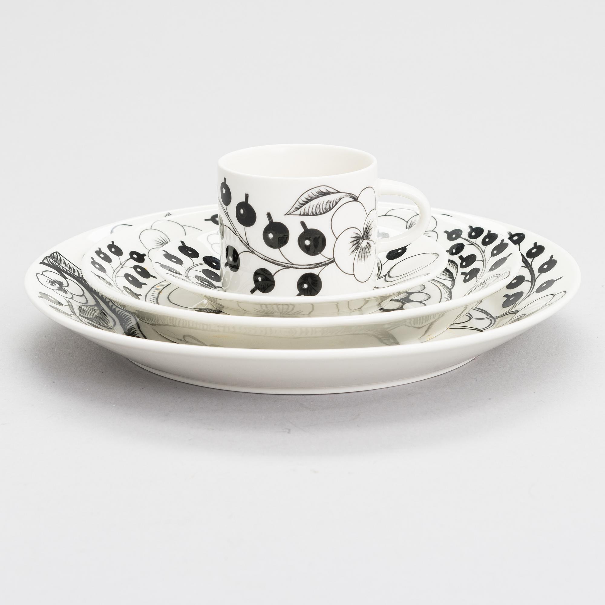 Birger Kaipiainen, serving dishes, 37 pcs, ceramics, "Paradise", Arabia, the later half of 20th century.