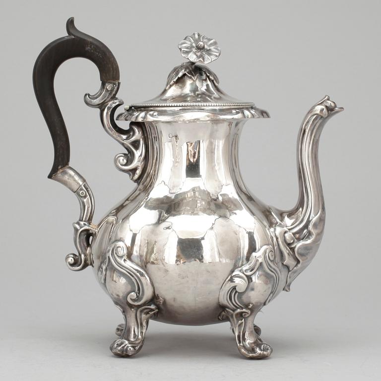 KAFFEKANNA, silver, svenska importstämplar, total vikt ca 386g.