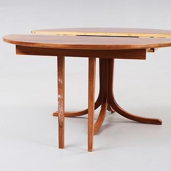 A Josef Frank mahogany dining table, Svenskt Tenn, model 771.