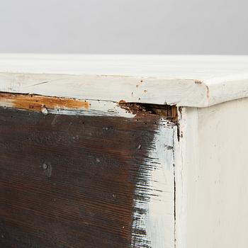 A mid 18th Century chest of drawers.