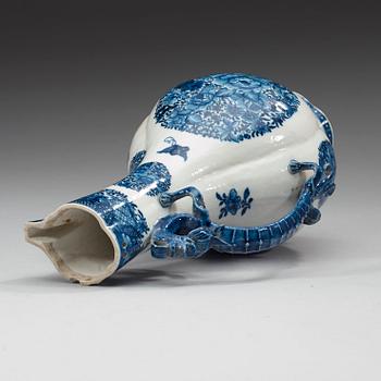A blue and white ewer, Qing dynasty, Qianlong (1736-95).
