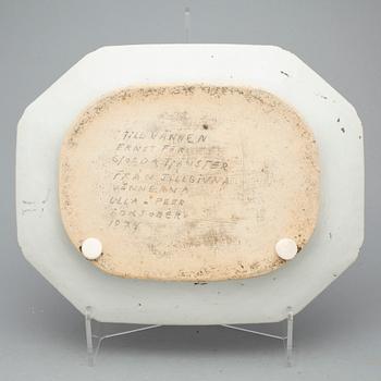 STEKFAT samt TALLRIKAR, 4 delar, porslin, Qing dynastin, Kangxi resp Qianlong, 1700-tal.