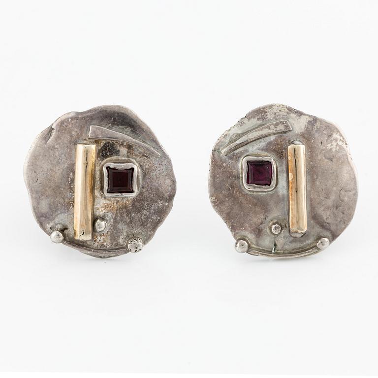 Earrings, Berndt Böhme, a pair, silver with garnets.