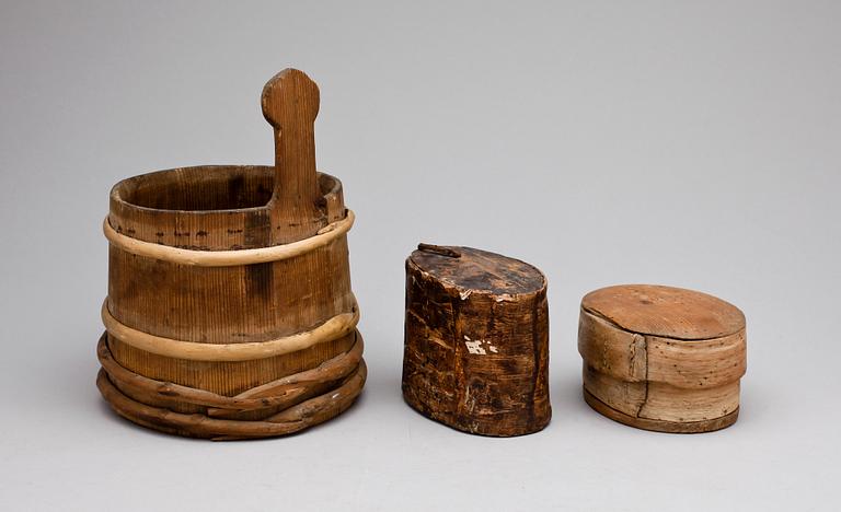 PARTI ALLMOGEFÖREMÅL, 9 delar, trä, enl uppg Hälsingland, 18/1900-tal.