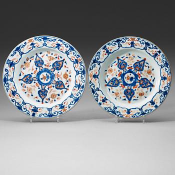 245. FAT, ett par, porslin. Qingdynastin, Kangxi (1662-1722).