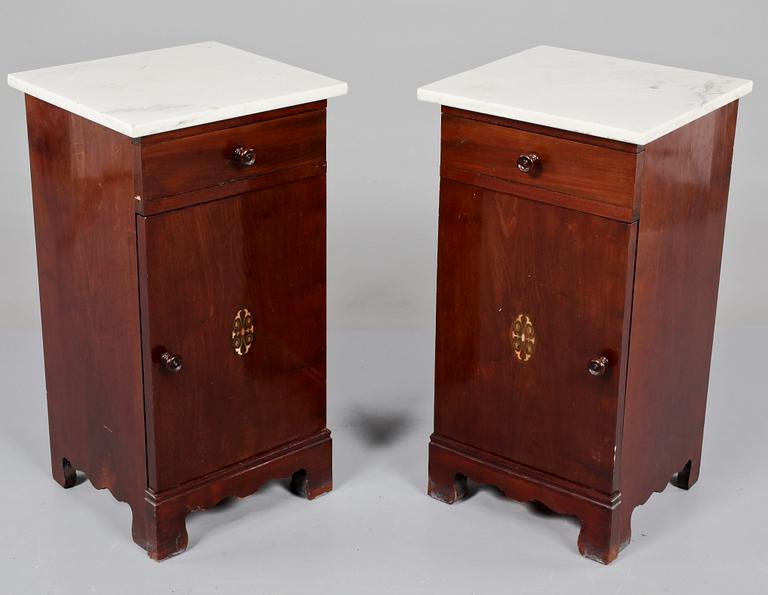 SÄNGBORD, ett par, 1800-tal.
