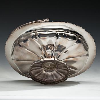 BRÖDKORG, 813 silver. Suomen Kultaseppä Oy Helsingfors 1922. Vikt 680 g.