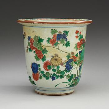 A large famille verte jardiniere, Qing dynasty, Kangxi (1662-1722).