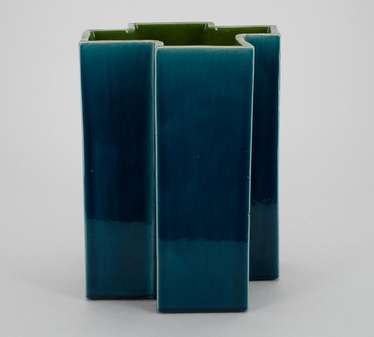 Heidi Blomstedt, A CERAMIC VASE.