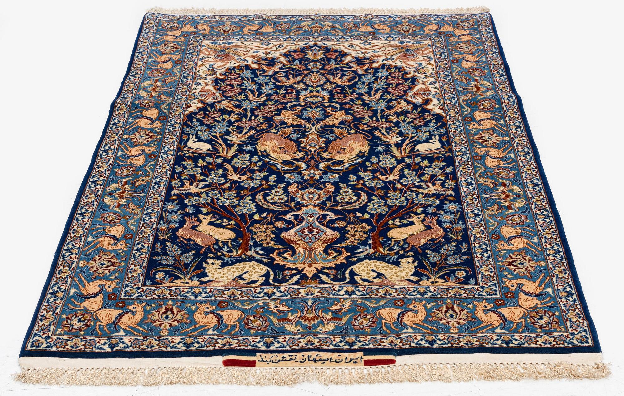 Matta, semiantik Isfahan, Centrala Persien, part silk, signerad, ca 175 x 106 cm.