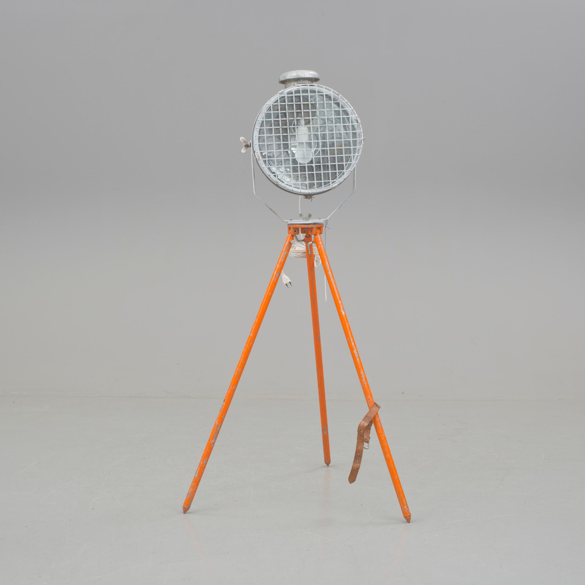 GOLVLAMPA, industrimodell, British Bullfinch, 1900-talets andra hälft.
