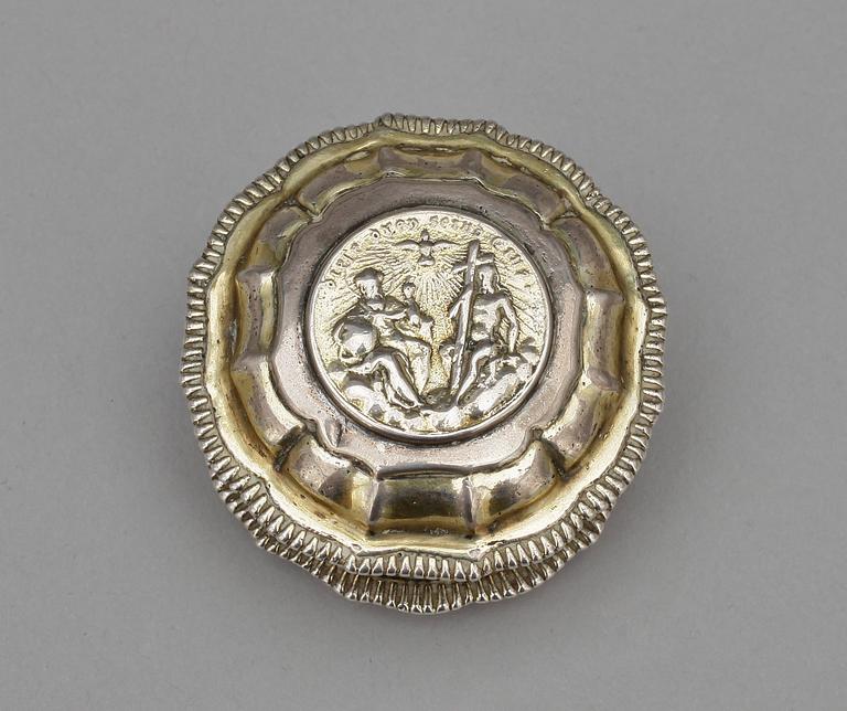 KYRKDOSA, silver, Niclas Fernlöf, Karlstad, 1746. Vikt 60 g.