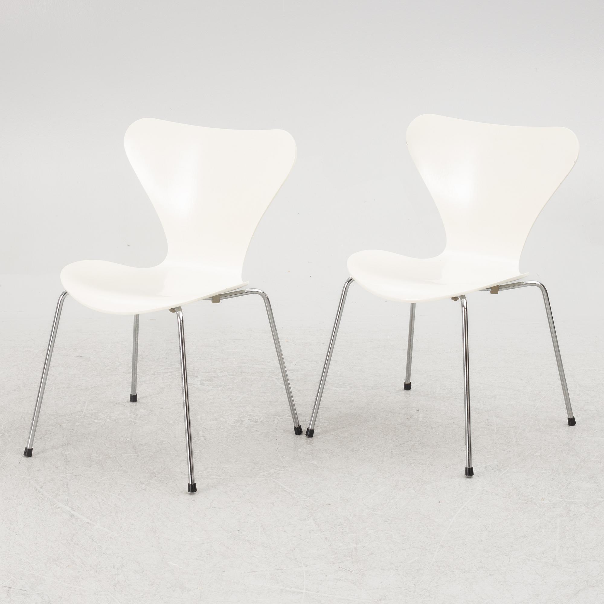 Arne Jacobsen, a set of eight model 'Seven' chairs, Fritz Hansen, Denmark 1990.
