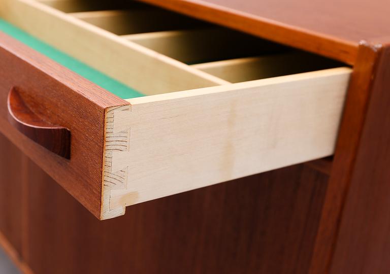 SIDEBOARD, Ulferts, Tibro, 1900-talets andra hälft.