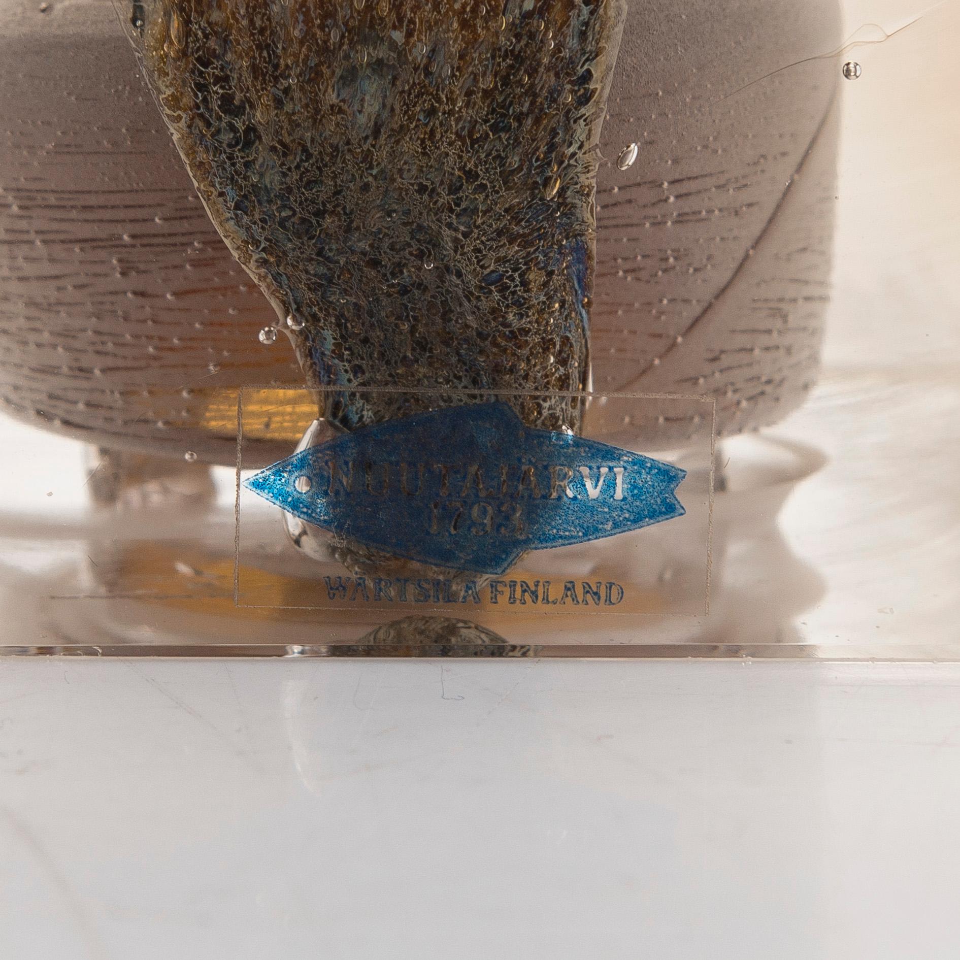 Oiva Toikka, årskub 1977, signerad Oiva Toikka, Nuutajärvi 1977, numrerad 32/2000.