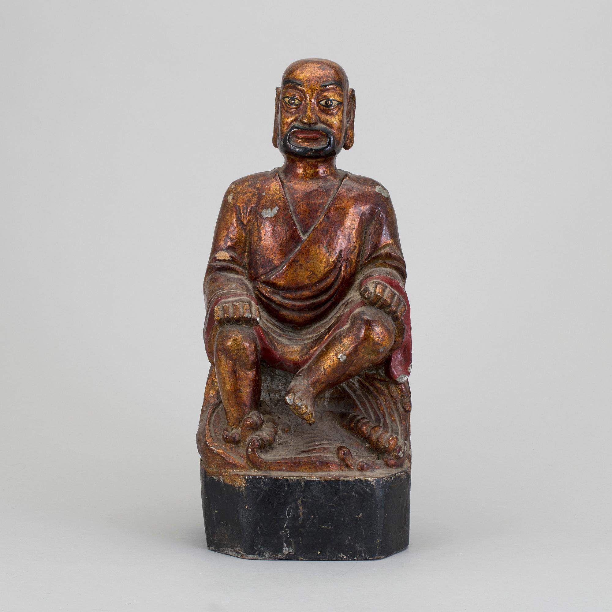 STATYETT, lackerat trä, Kina 1800-tal.