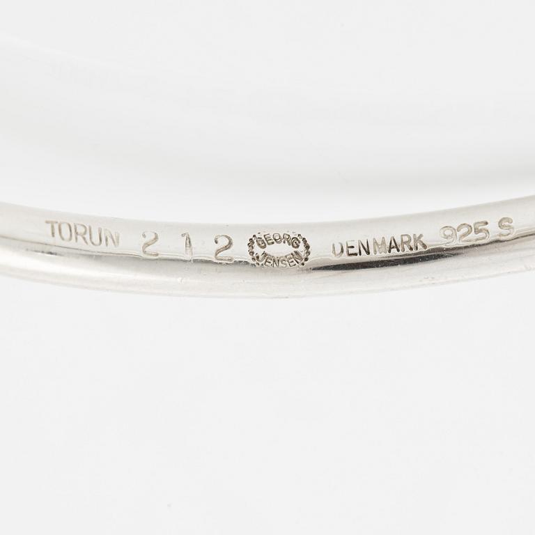 Vivianna Torun Bülow-Hübe, armring, sterlingsilver, Danmark. För Georg Jensen.