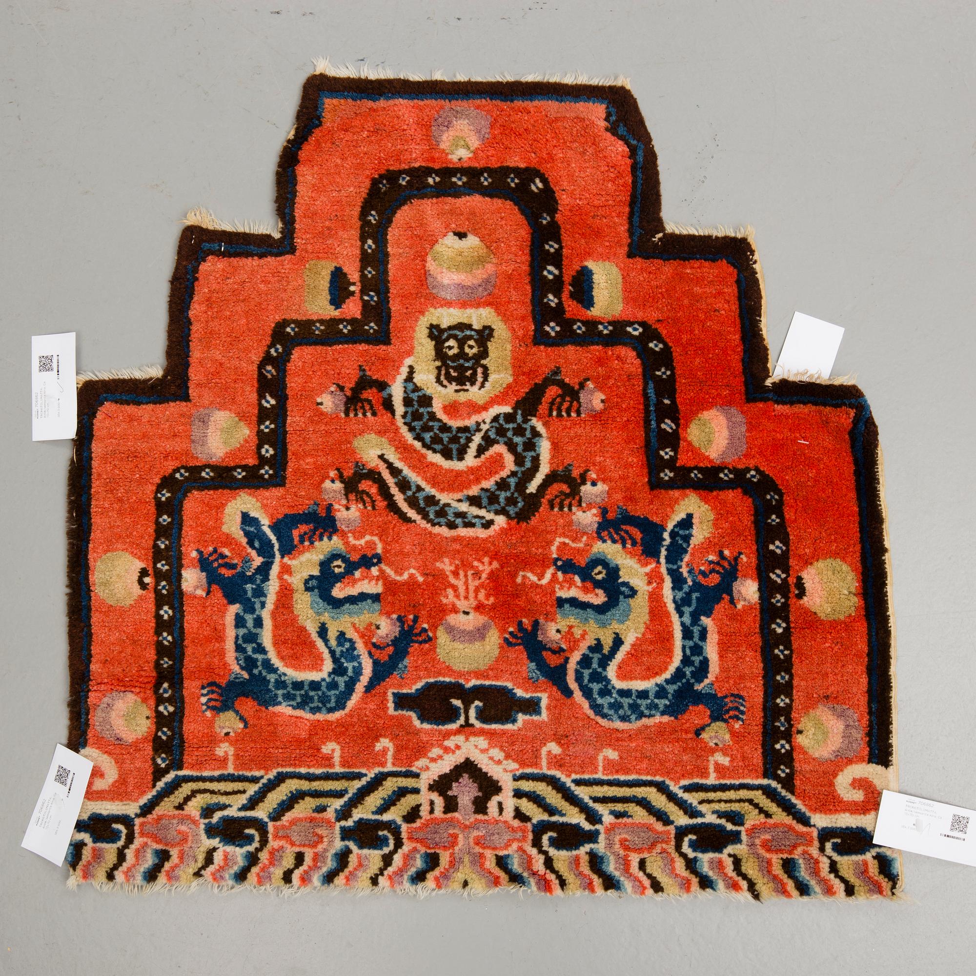 TRONSTOLSMATTA, Antik/semiantik Kina. Ca 70x70 cm.