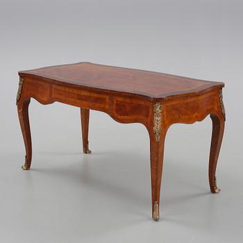 SKRIVBORD, Rokokostil, 1900-talets första hälft.
