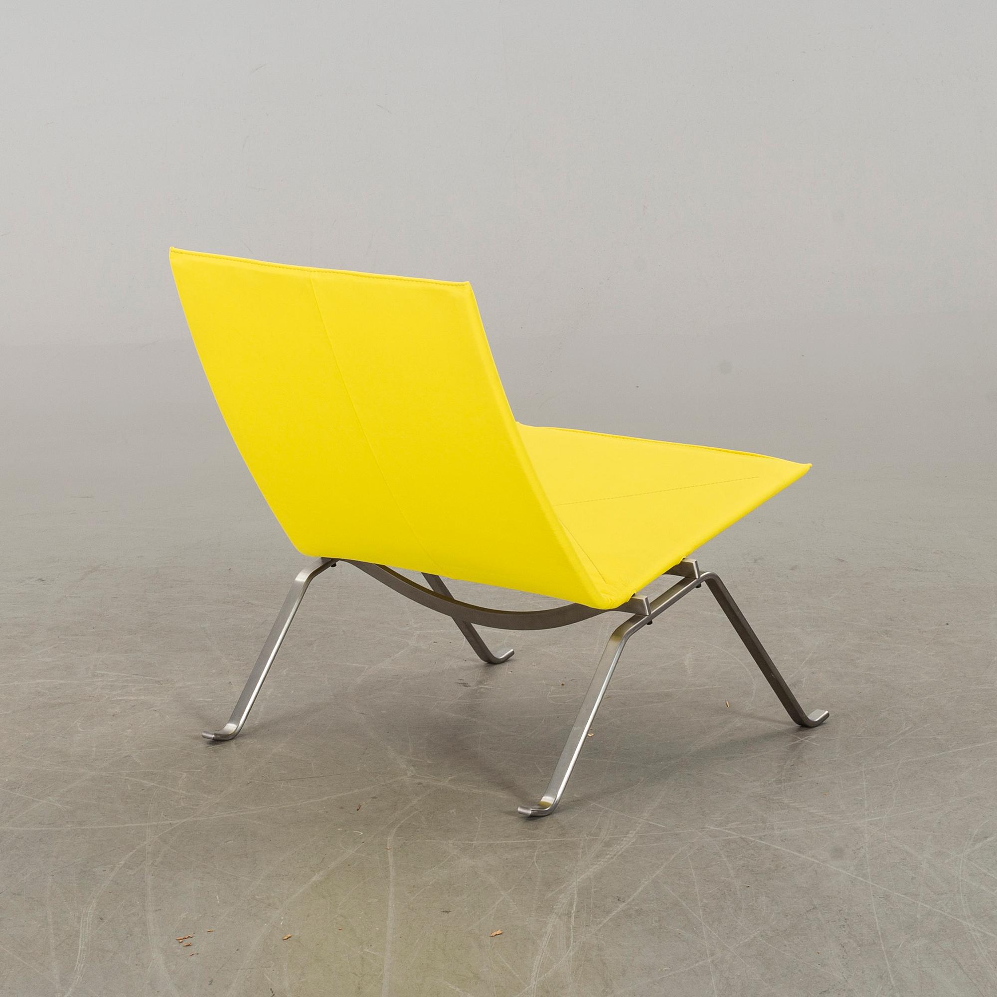 A POUL KJAERHOLM "PK-22" LOUNGE CHAIR BY FRITZ HANSEN 2006.