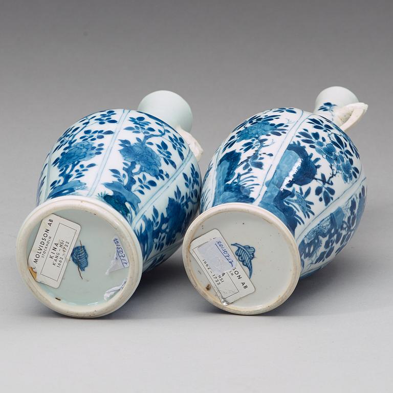 Two blue and white vases, Qing dynasty, Kangxi (1662-1722).