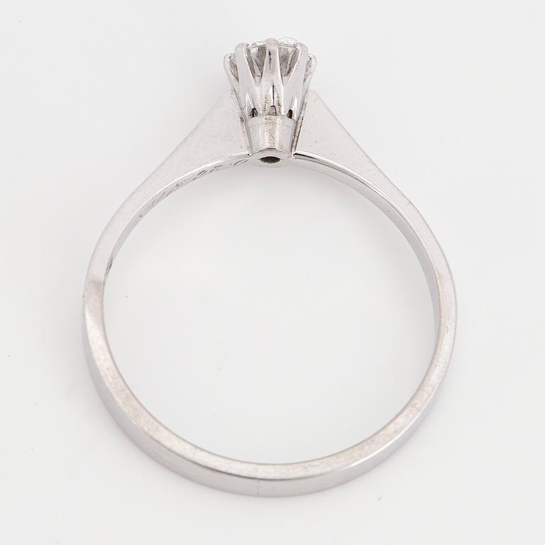 0,26 ct brilliant-cut diamond ring.