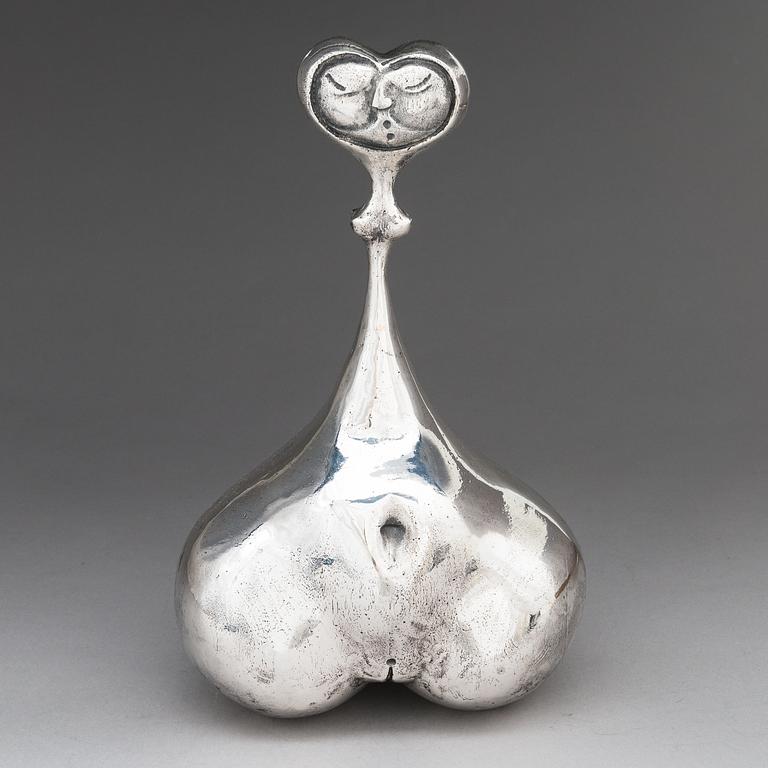 Pertti Kolehmainen, hopeaveistos, signeerattu 1989, numeroitu 4/6.