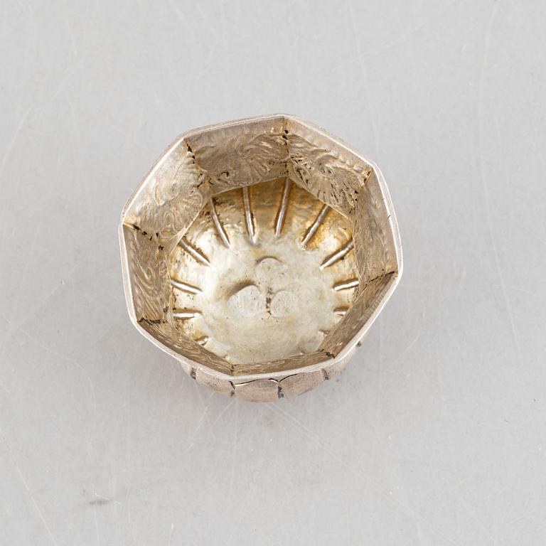 A Russian silver vodka cup, Moscow 1777.