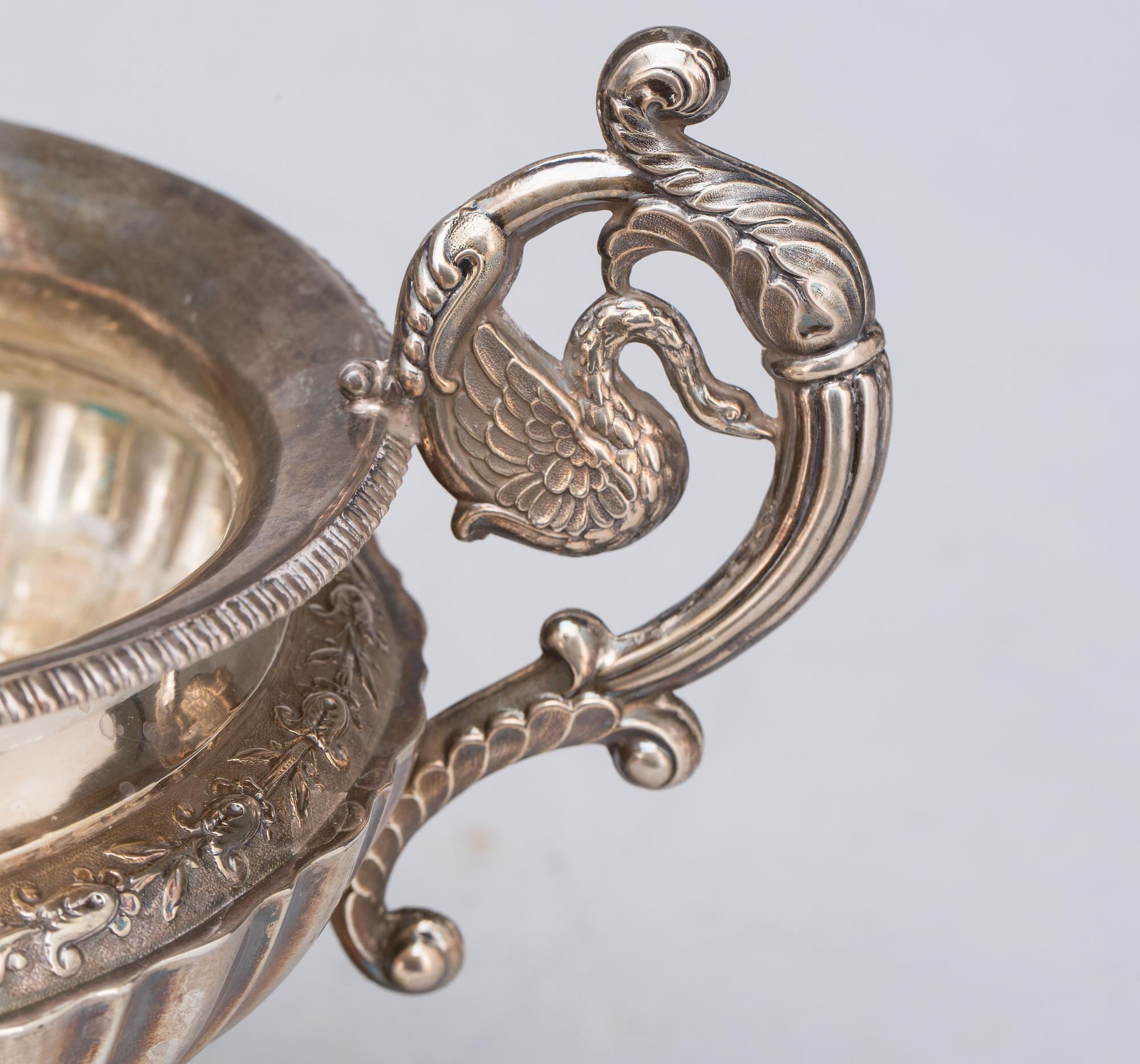 KONFEKTSKÅL, silver, Danmark, 1831/40. Vikt ca 300 g.