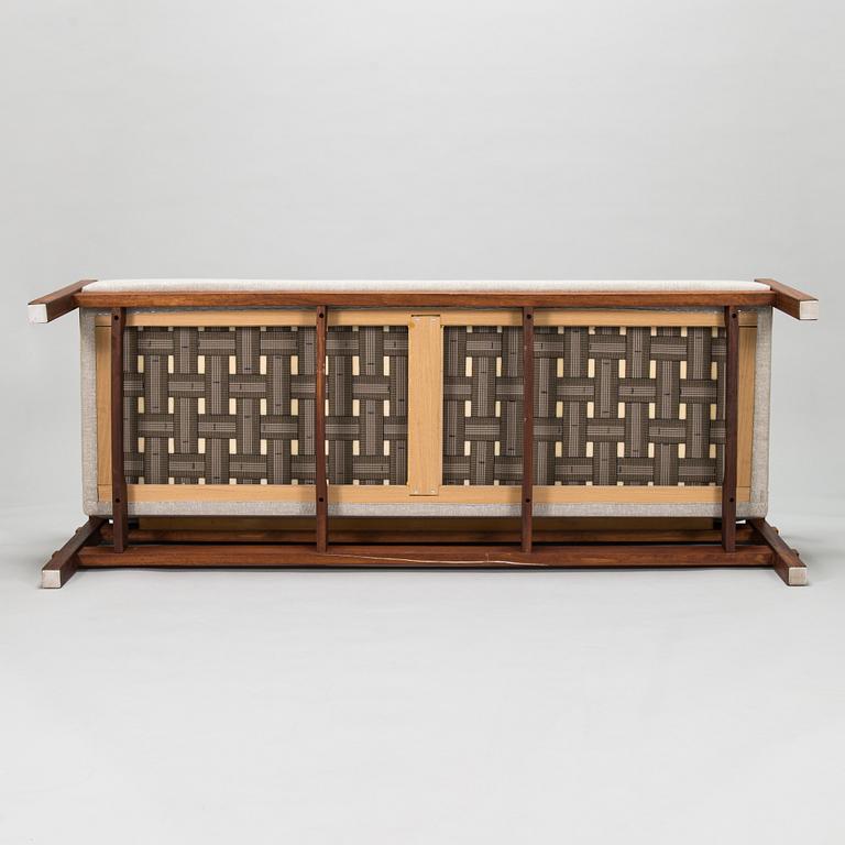 Reino Ruokolainen, soffa och fåtölj, "Tupa" (Stuga) och pall ur H-modellen, för Haimi, 1960-tal.