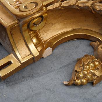 A gustavian style wall clock, signed Rob. Engström, Stockholm. First half of the 20th century.