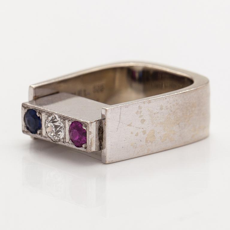 Ole Lynggaard, A 14K white gold ring with a ruby, sapphire and diamond ca. 0.25 ct. Denmark.