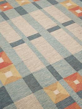 A CARPET. Flat weave. 308,5 x 199 cm. Signed C V.