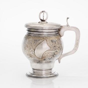 A parcel-gilt silver tankard, maker's mark of Petr Chumakov, Moscow 1895.