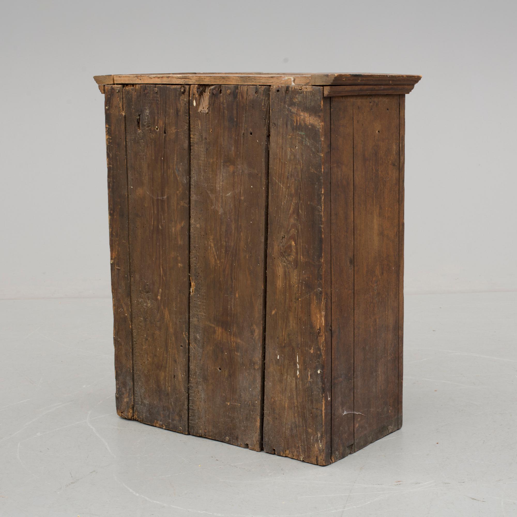 HÄNGSKÅP, allmoge, daterat 1785.