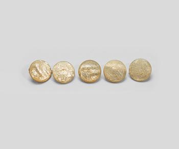 174. A set of five finely chiseled mother of pearl buttons, Qing dynasty (1644-1912).