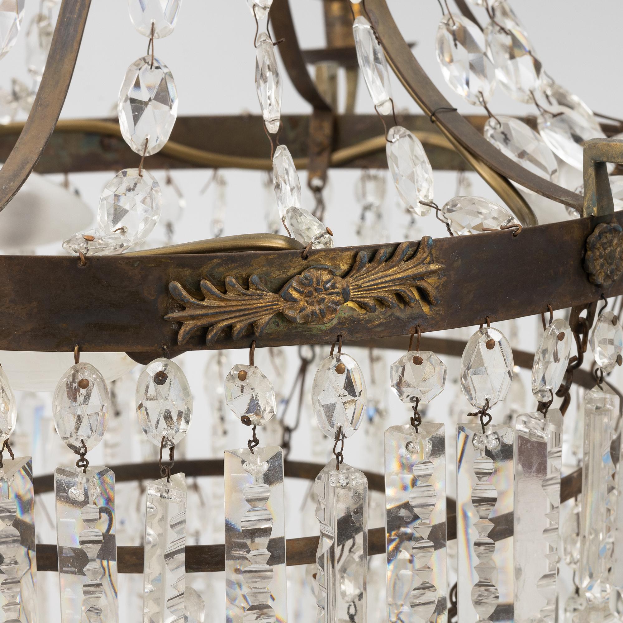 Ljuskrona, 1800-tal med äldre delar.