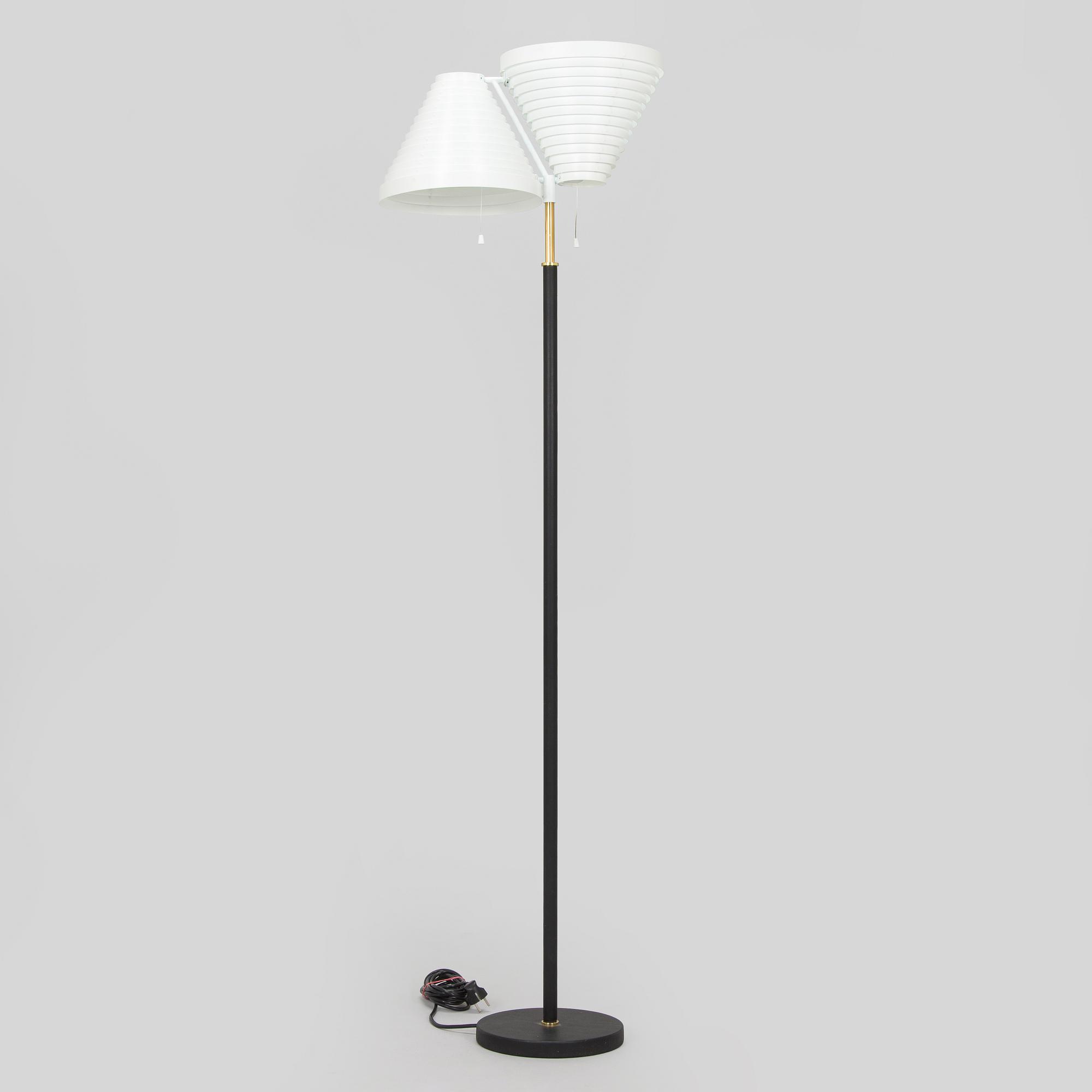 Alvar Aalto, lattiavalaisin, malli A810, Artek, 1900-luvun loppu.