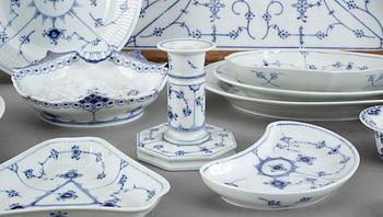 SERVIS, 96 delar, porslin, "Musselmalet", Royal Copenhagen, 1900-talets andra hälft.