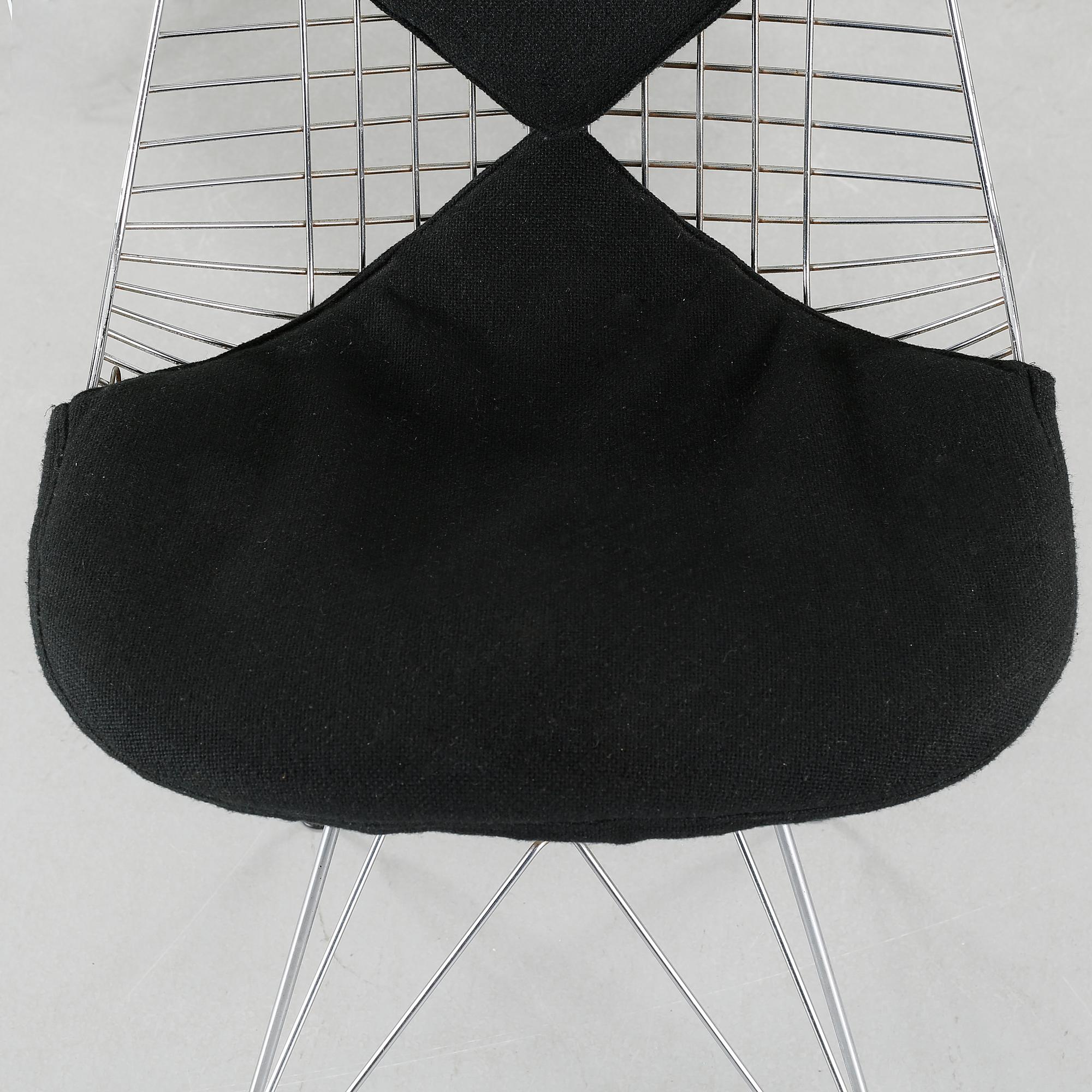 A pair of chairs, "DKR", by Charles & Ray Eames for Herman Miller, USA, around mid 20th century.