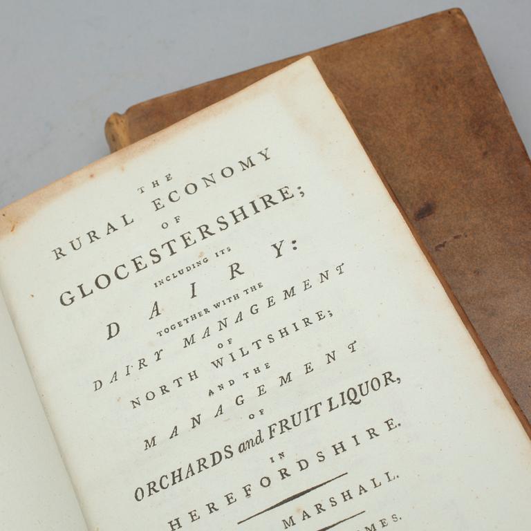 BÖCKER, 2 st, "Rural economy of Glocestershire...", I-II, av Mr Marshall, London 1789.