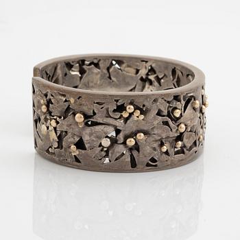 Rosa Taikon, silver bangle.