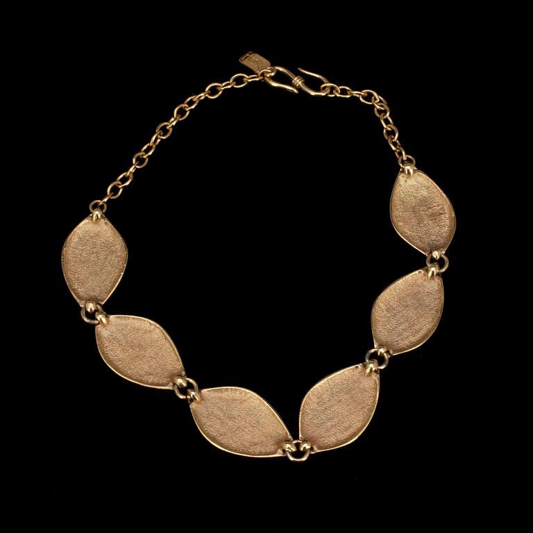 PUKUKORU, 3 osaa, Yves Saint Laurent.