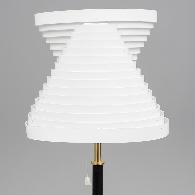 GOLVLAMPA, "modell A810", Alvar Aalto, Artek, Finland, 1900-talets andra hälft.