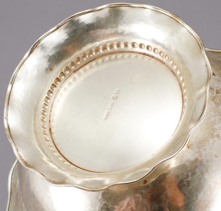 FAT OCH SKÅL PÅ FOT, silver, MGAB, Uppsala 1946 respektive CG Hallberg, Stockholm 1950. Total vikt 333 g.