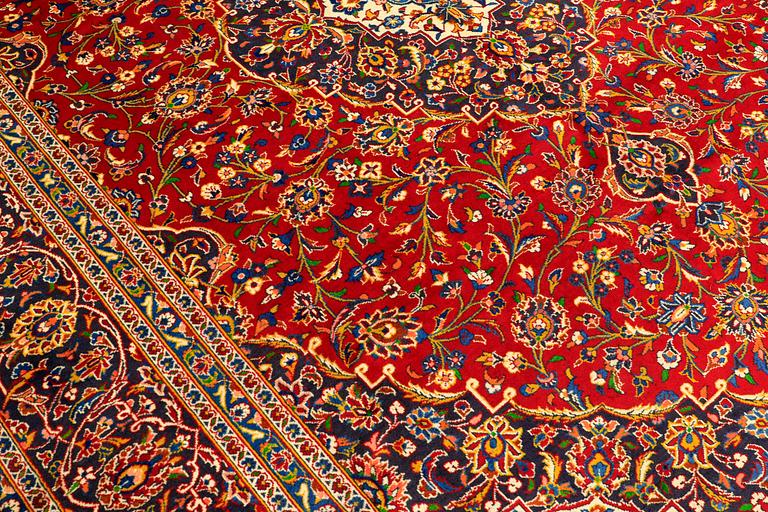 A CARPET, Kashan, ca 402 x 300 cm.