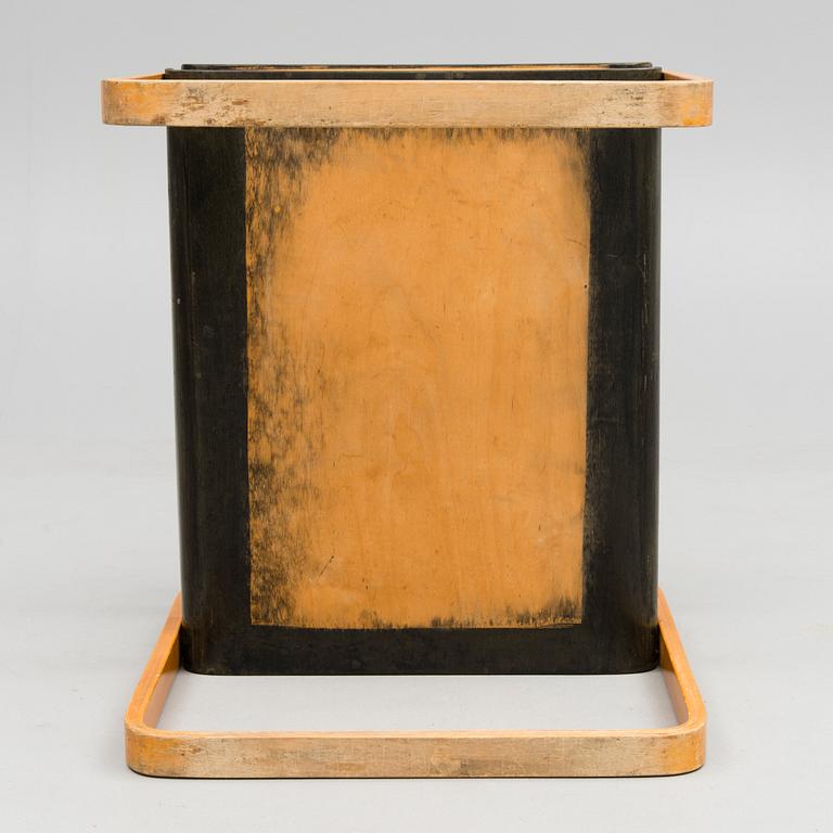 Alvar Aalto, A 1930s '75' table for O.Y. Huonekalu-ja Rakennustyötehdas A.B, Finland.