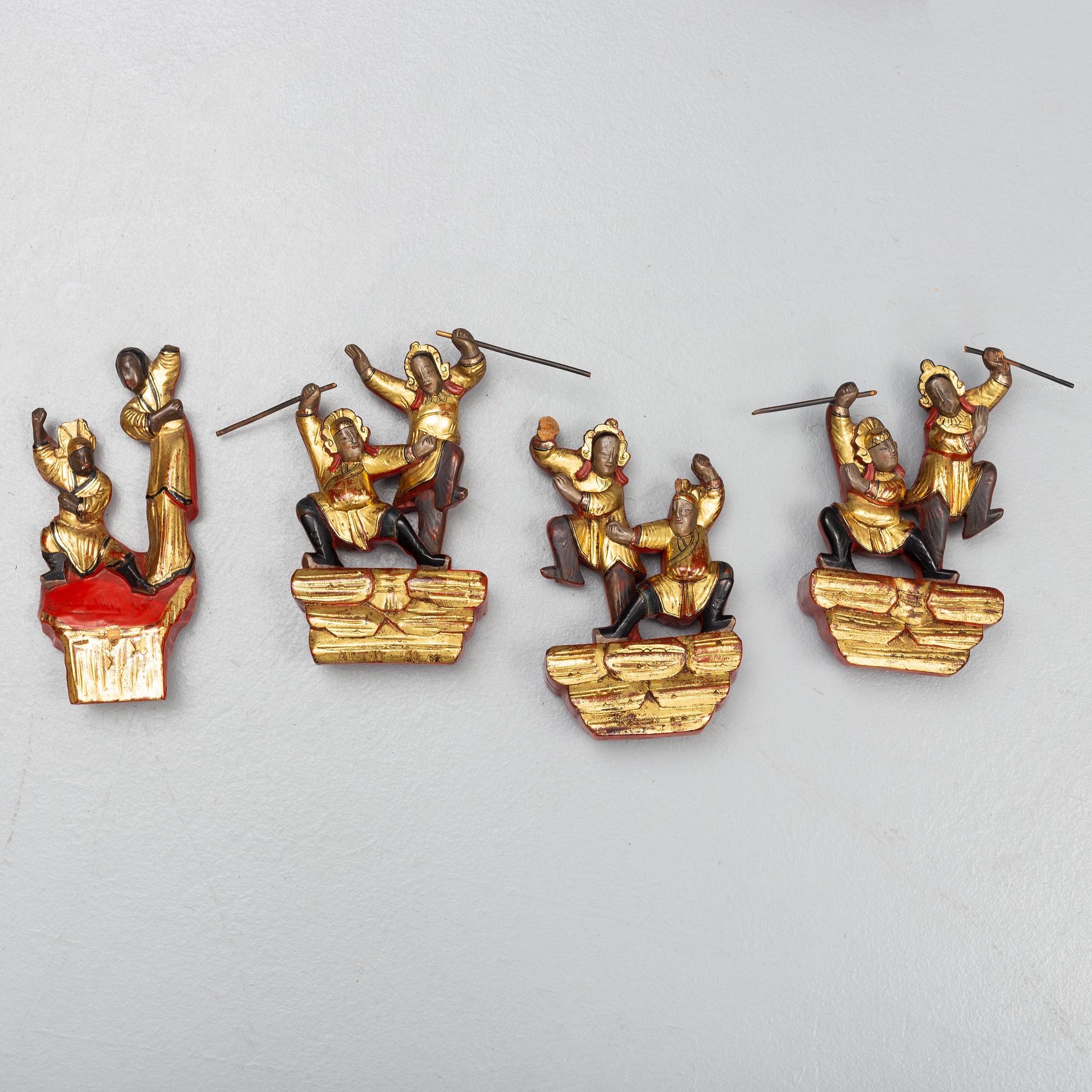 A Chinese carved front decoration for a bed, Qing dynasty 19th centrury.