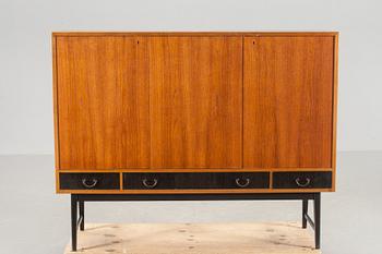 SIDEBOARD, 1900-talets mitt.