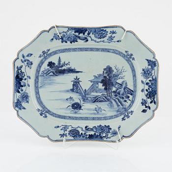 Stekfat, kompaniporslin. Qingdynastin, Qianlong (1736-95).